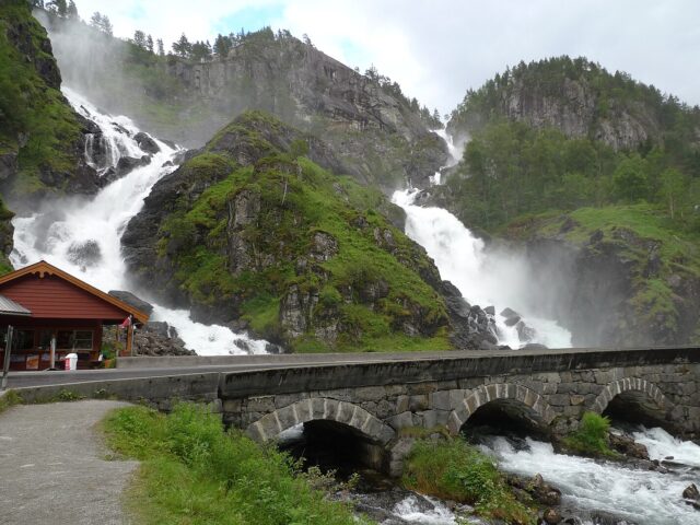 Låtefoss: The Majestic Twin Waterfall